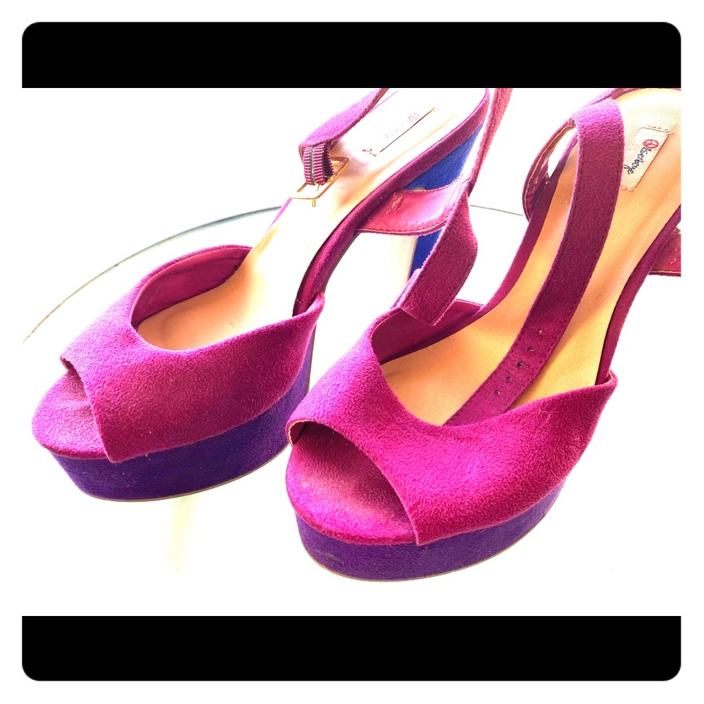 Unique 3 color platform heel!